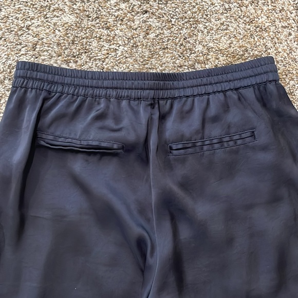 Black satin women Joie Pants size S
Good condition, satin silky like - Picture 6 of 6